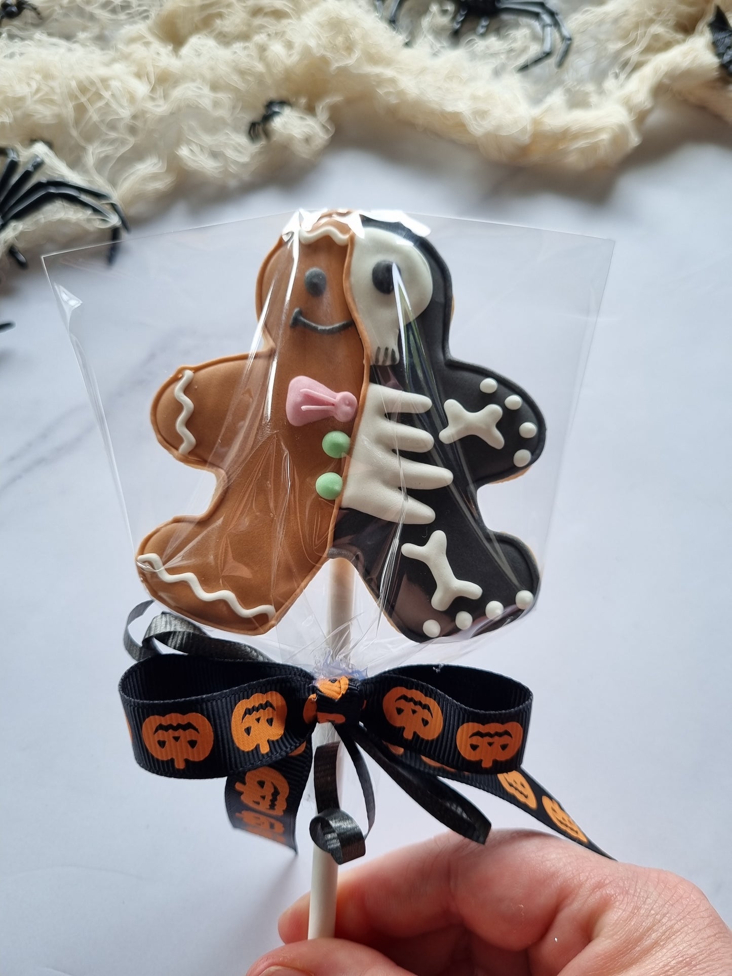 Halloween cookie pops